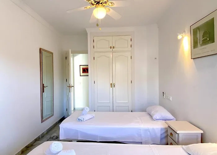 Lucena Private Pool Casasol *